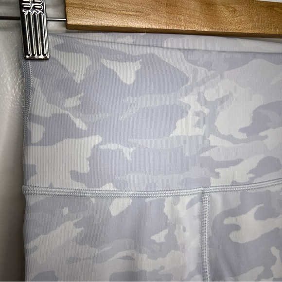 LULULEMON Ribbed Camo Wunder Under Shorts 10” - Picture 3 of 6